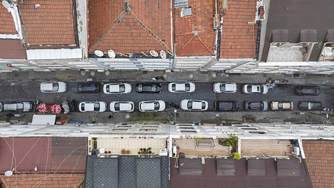 Kaldırımlar tamamen istila edildi: İstanbul'da her 6 araca 1 park yeri düşüyor 11